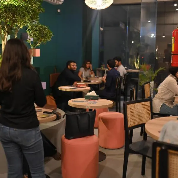 LOKAL Flagship x Karachi - DHA, Hotel in Karatschi
