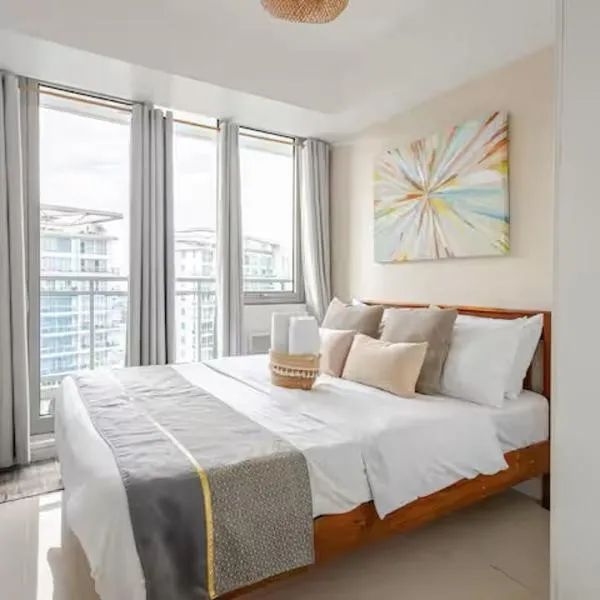 Sabrina'sCrib Apartment 2BR by Azure Residences Near Manila International Airport, hotel a Manila