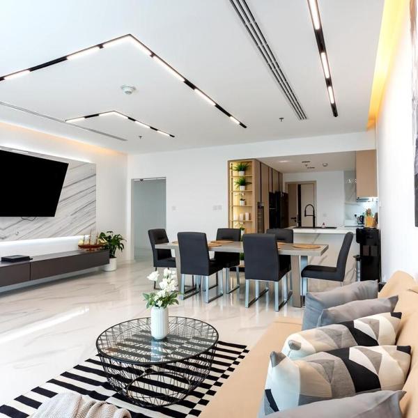 Bright Modern 1BR Heart Of JLT Skyline Views, Dubaj