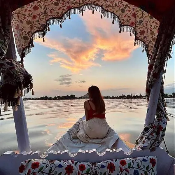 HB Freedom group of Houseboats, hôtel à Srinagar