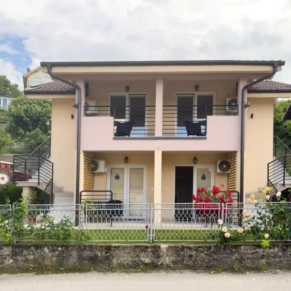 Apartmani AquaMarine，位于哥鲁拜克的酒店