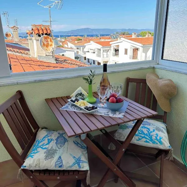 Top Floor Apartments, hotel in Pefkohori