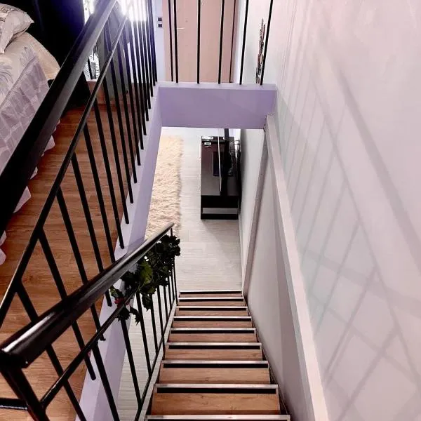Chic & Cozy Apartment in Gazi, Athens, ξενοδοχείο στην Αθήνα
