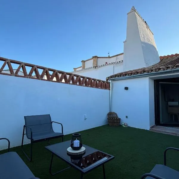 MARIDAJE Casa-SPA de enoturismo rural TR-BA-00309, hotel in Fuente del Maestre