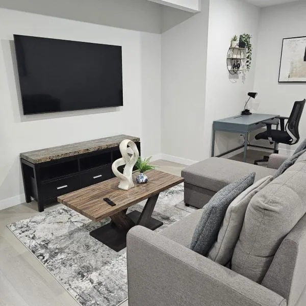 Brand-New Guesthouse-2bedrooms, Hotel in Calgary