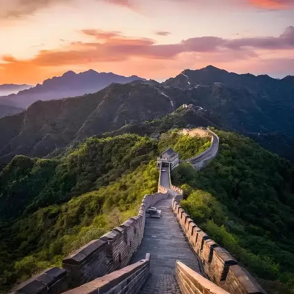 Nost algia Hotel Near Beijing Panjiayuan Antique Market- Beijing Happy Valley, CBD, China Zun and Sanlitun, Tian'anmen Square, Free ice cream, mineral water, coffee, snacks and laundry service, Free gymnastic, English communication well, hotell Pekingis