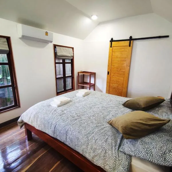 TipThong Hut, hotel en Rayong