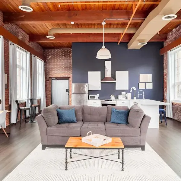 Jennifer's Riverfront Loft Apartment Historic Building, hotel in Providence