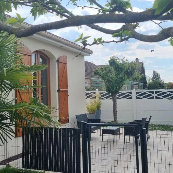 Joli studio indépendant de plain pied avec jardin Reims, хотел в Bétheny