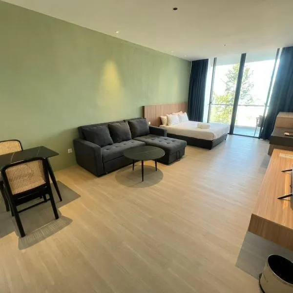 Sematan Roxy Beach Apartment, hotel in Sematan
