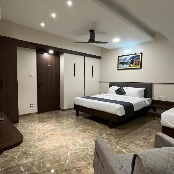 Kuber Suites, Hotel in Solapur