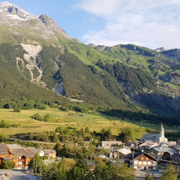 Aux portes du parc national de la Vanoise Appartement Termignon Val Cenis avec Wifi, hotel in Termignon