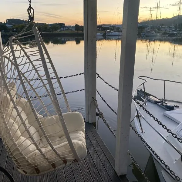 On the water boat House, hotel in Whangarei
