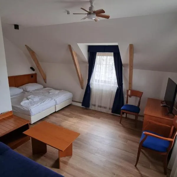 Wellness Penzion HORSE FARM, hotel in Bravantice