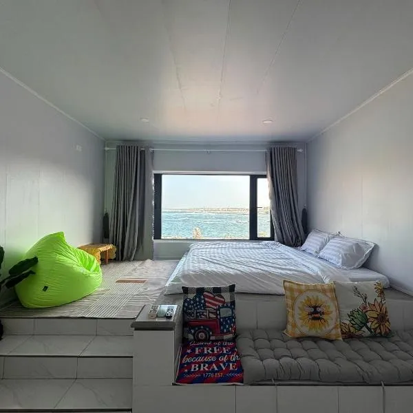 Long Vĩ hotel - đảo Phú Quý, Hotel in Cu Lao Thu