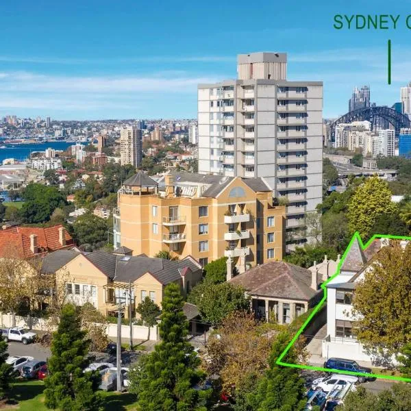 Cute 1 bedroom with sunny courtyard garden, hotel in Sydney