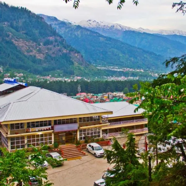Hotel Premium Isaan Resort Near Hidimba Devi Temple and Ghatotkach Tree Temple - Free Parking With Restaurant Facilities - Hygiene & Spacious Room - Best Hotel In MANALI，位于马拉里的酒店