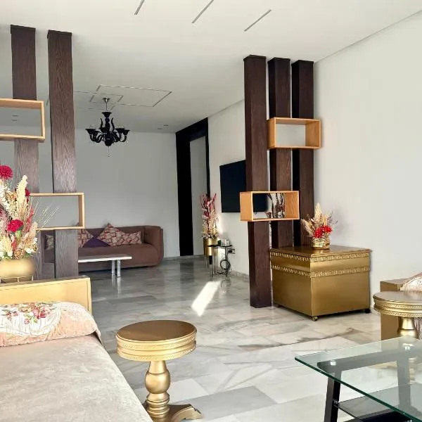 Luxueux appartement centre ville wifi 200 Mo, hotel en Fez