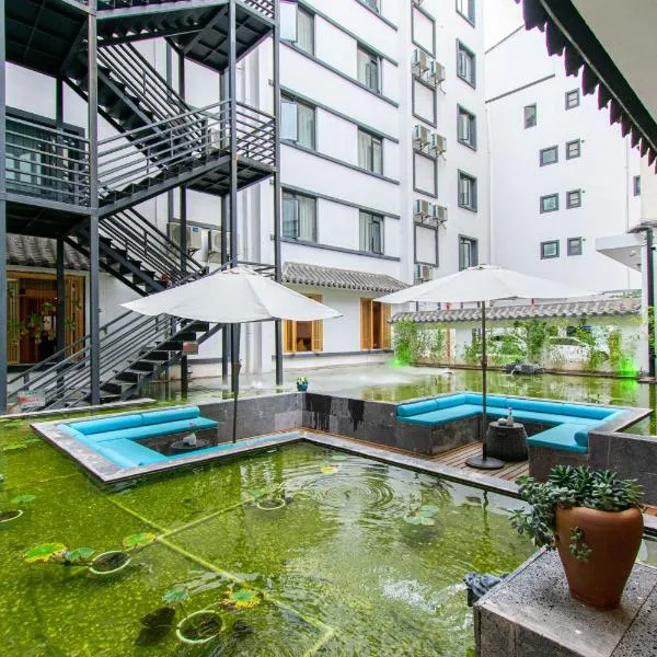 Gongxili-Yinjian Hotel, хотел в Кунмин