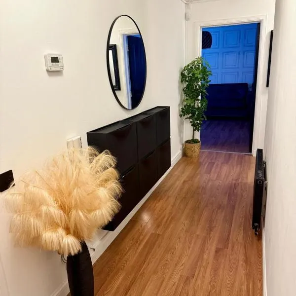2 Bedroom Apartment near Glasgow City Centre, Celtic Park and Emirates Arena, hotel i Glasgow