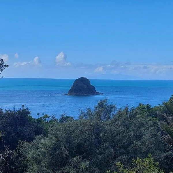 Waiwera Clifftop - Eagle's Rest, hôtel à Waiwera