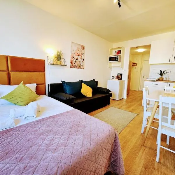 Viesnīca TERRACE-VIEW PRAGUE STUDIOS for Business & Leisure, FREE PARKING, Near Metro, Gym Prāgā