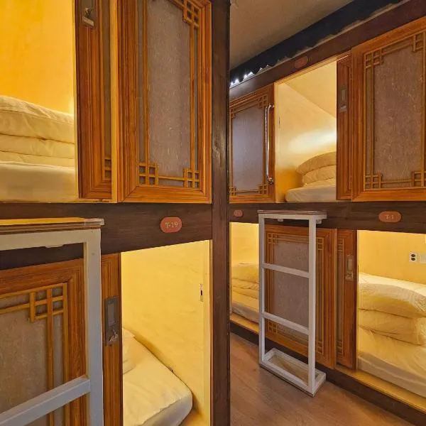 82 Capsule Hotel, hotel i Seoul