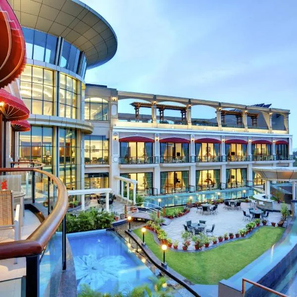 The BellaVista Hotel Chandigarh Panchkula，位于钱德加尔的酒店
