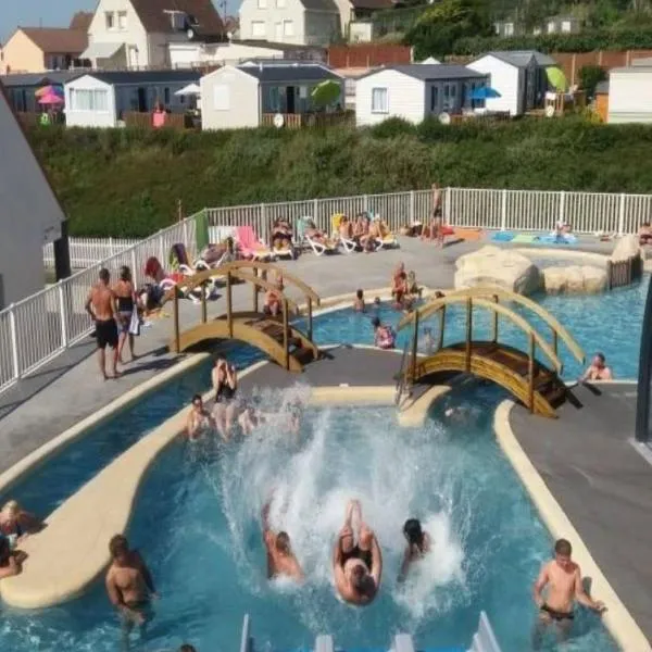 Mobil home au bord de la mer, vue sur la mer camping de la falaise à Equihen-Plage、エキアン・プラージュのホテル