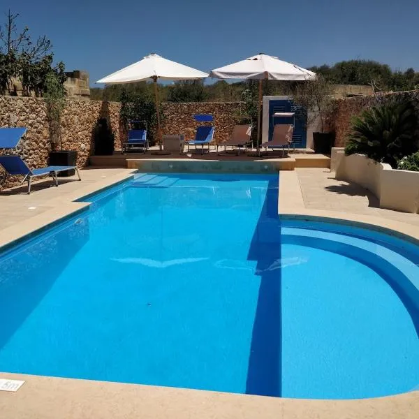Villa farmhouse with large private pool Gozo, hotel en Qala