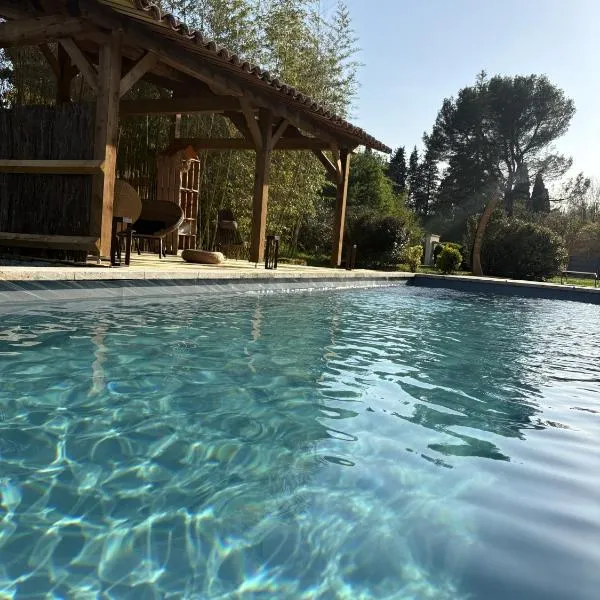 Mas d'Auseu、カヴァイヨンのホテル