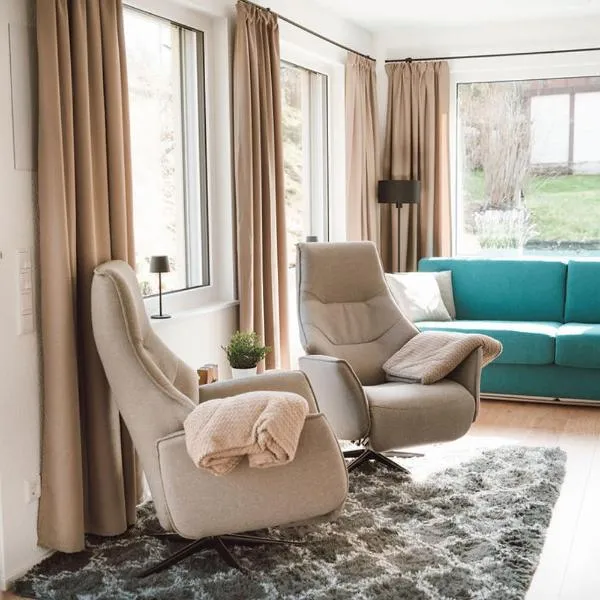 Gemütliches Ferienhaus "Glück" mit Gartensauna - Ideal für Familien & Paare, hotel in Ziegenrück