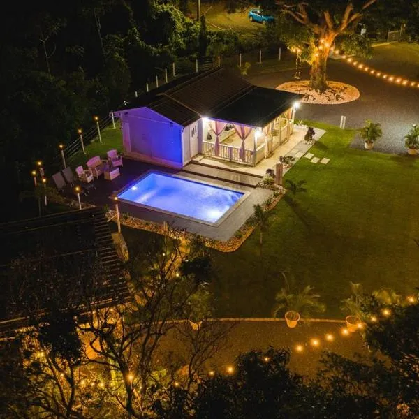 Bello Amanecer Guest House with Private Pool, hotel en Añasco