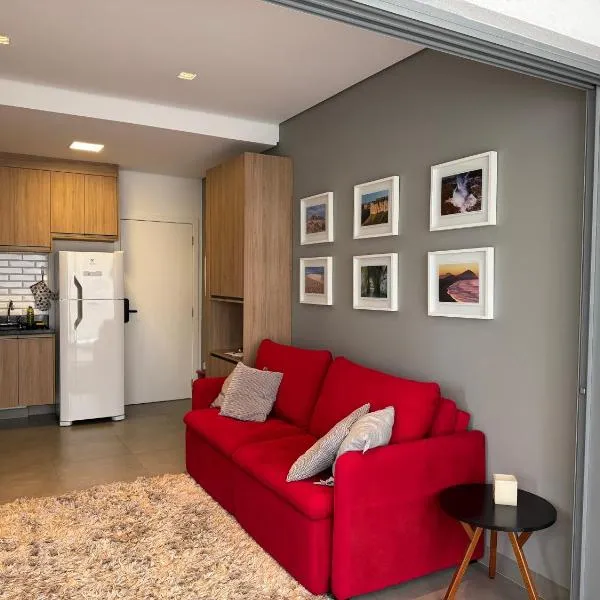 Loft em Moema, próximo ao Metro, com estacionamento no condomínio，位于圣保罗的酒店