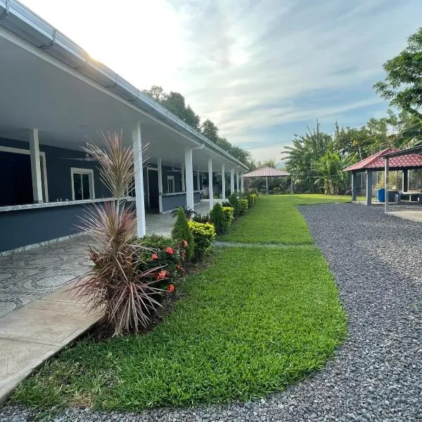 Surf Lodge Punta Mango, ξενοδοχείο σε Jucuarán