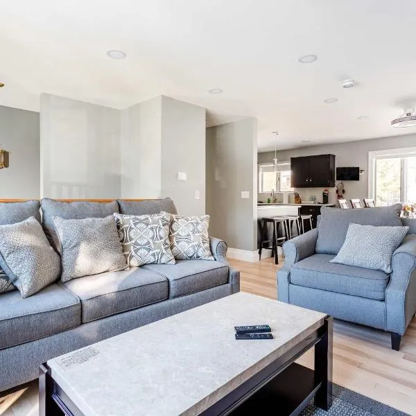 The Woodland Escape Pool Table Fire Pit 4 BD, hotel em Tobyhanna