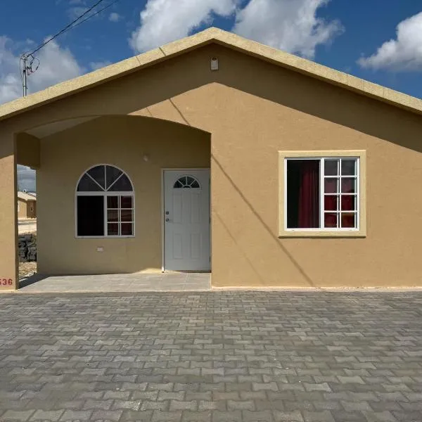 Finest Accommodation Phoenix Prk Village 2 lot 536 Phase 3, отель в городе Beckford Kraal