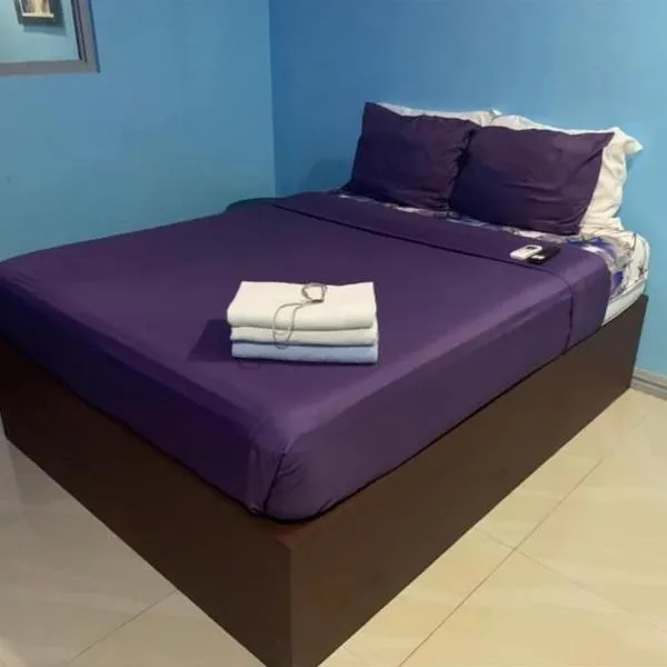 Bourbon street condo, hotel in Angeles