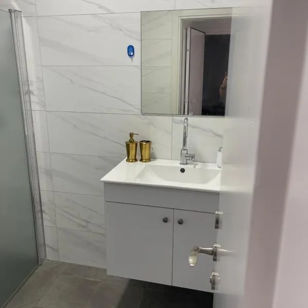 דירה מההמת נוף לכנרת 10 אנשים, hôtel à Tibériade