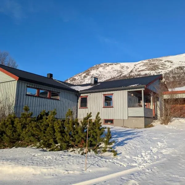 Three bedroom home with an amazing mountain view!, Hotel in Oppdal