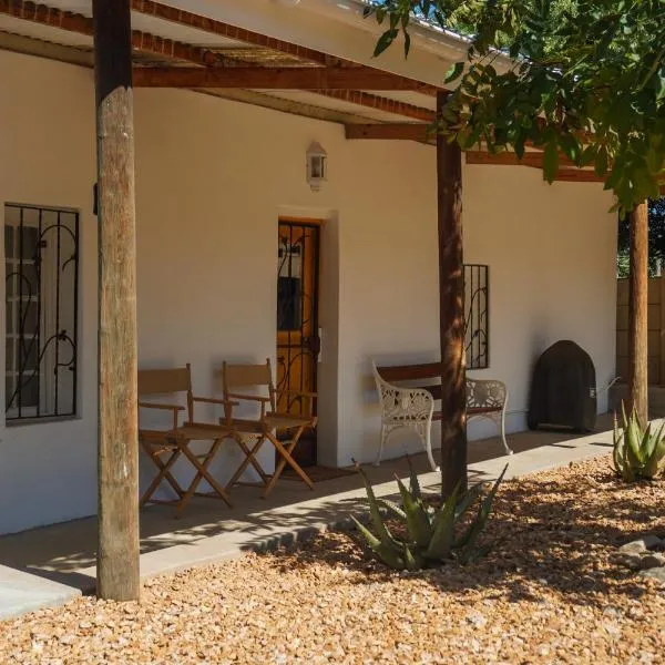 Karoobossie Self catering – hotel w mieście Ladismith