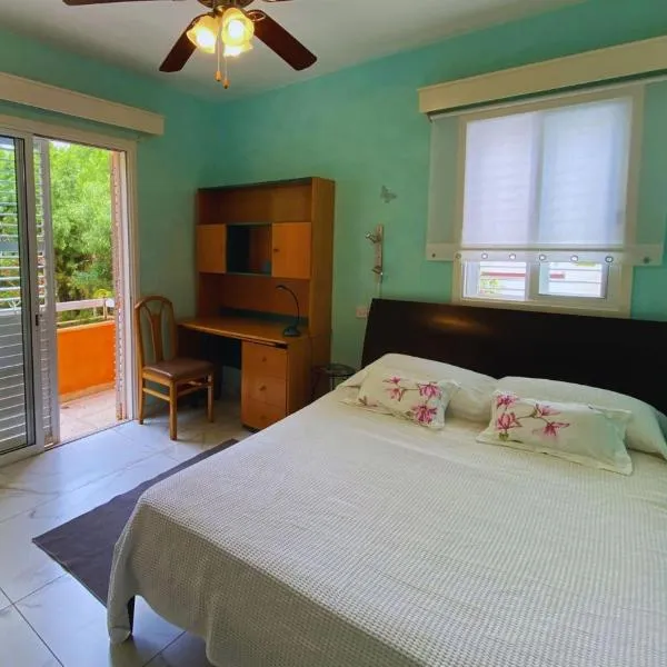 Villa Clementinka - 200 meters from the sea, hôtel à Klorakas