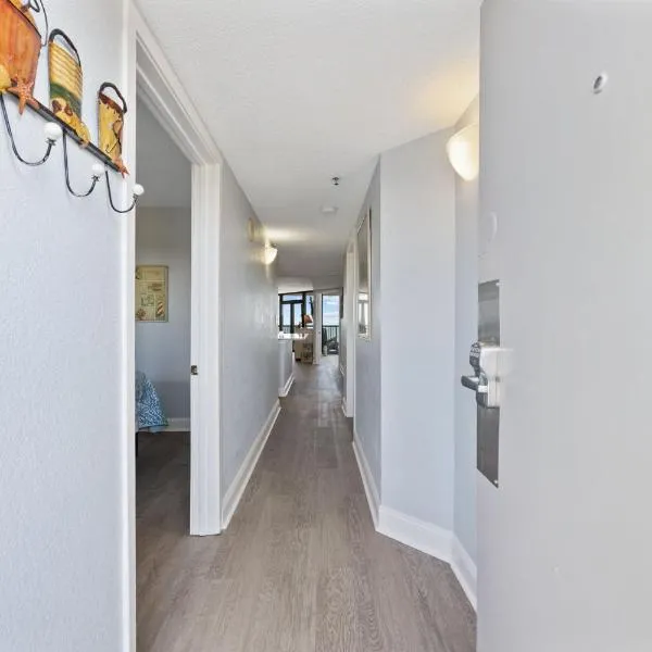 Family-Friendly Oceanfront Condo at Compass Cove Resort in Myrtle Beach, khách sạn ở Myrtle Beach