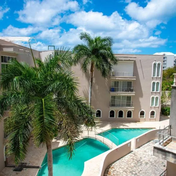 Ocean Bliss: Balcony & Pools & Peloton Bike!, hotel in Cupecoy