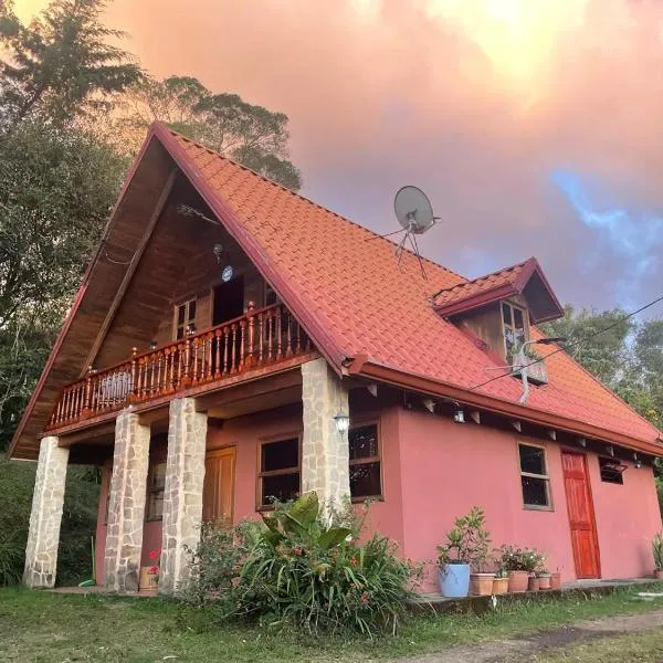 Mountain Chalet with Valley View, Hotel in Alajuela