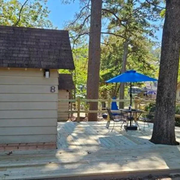 #08 - One Bedroom Lakeview Cottage-Pet Friendly, hotel in Hot Springs