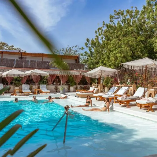 Bora Bora Beach Club Cartagena, hotel in Isla Grande