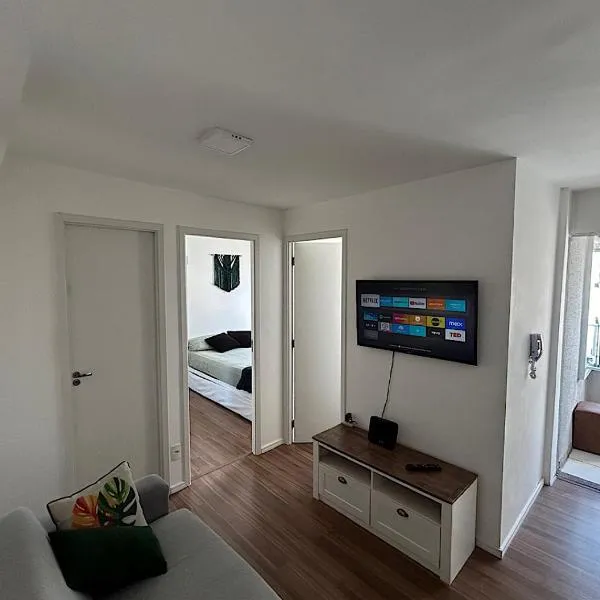 Apartamento aconchegante e moderno com varanda na Rua Guaicurus, hotel in Sao Paulo