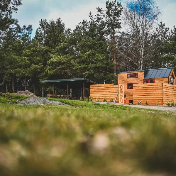 Tiny house s vyhřívacím koupacím sudem, hotel in Nové Hrady