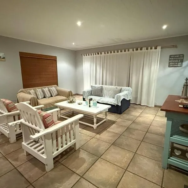 Barking Beach Cottage, Sandbaai - Pet Friendly，位于赫曼努斯的酒店